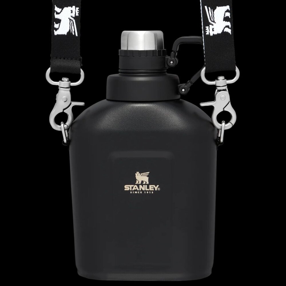 Stanley The Legendary Classic Insulated Canteen - 1.1 Qt Brand New